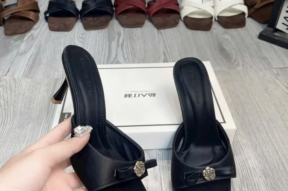Giày Sandal Nữ Nơ tầng khóa Hoa Sang Trọng